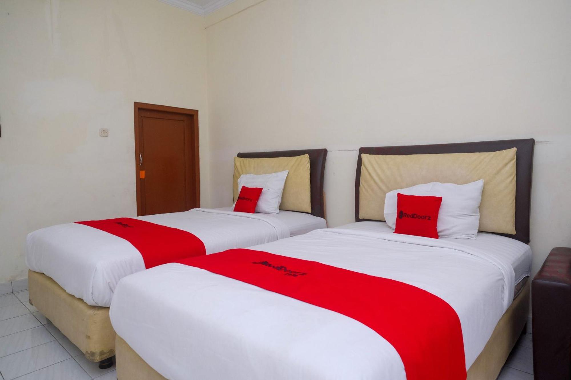 Reddoorz Syariah Near Alun Alun Wonosari Hotel Exterior photo