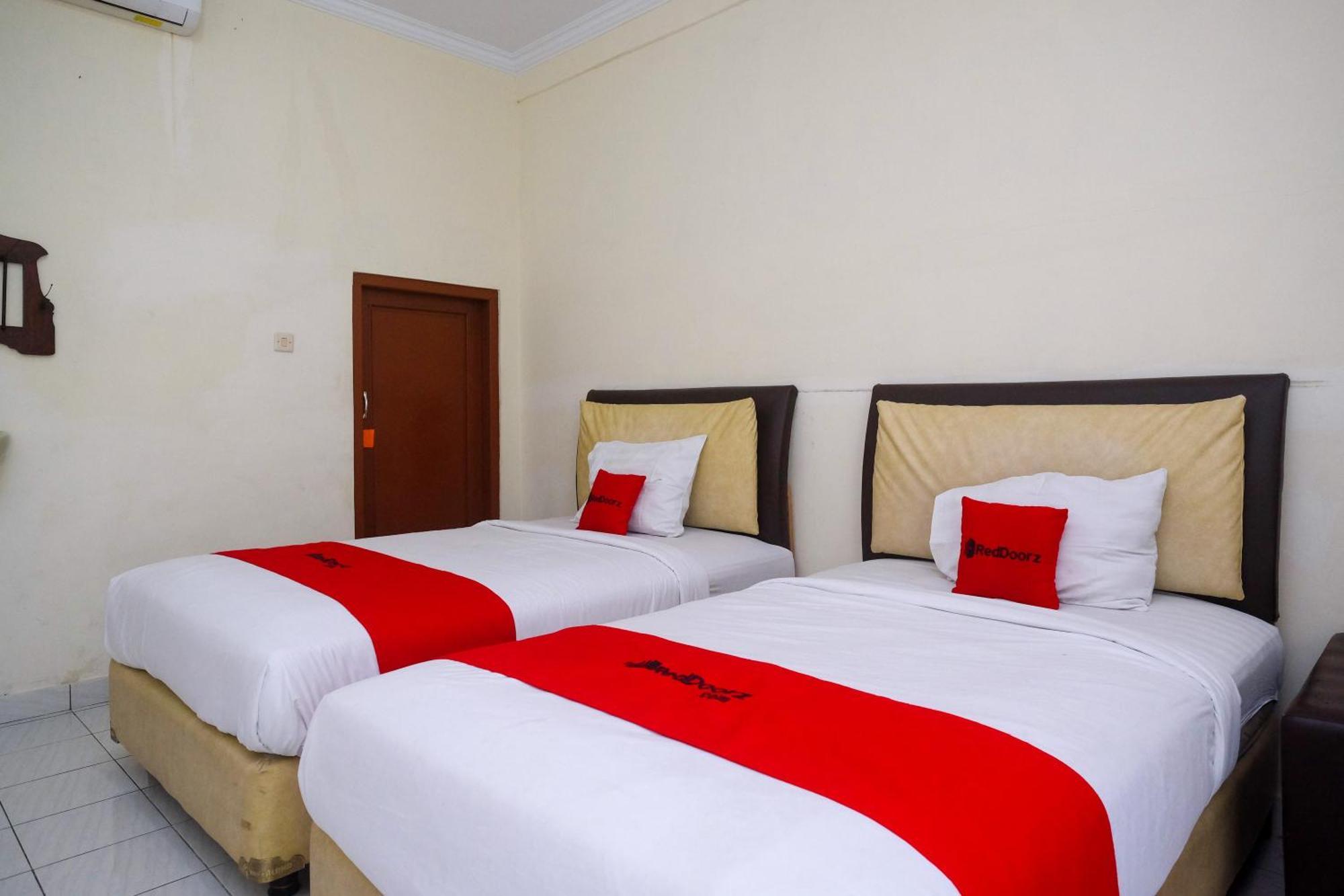 Reddoorz Syariah Near Alun Alun Wonosari Hotel Exterior photo